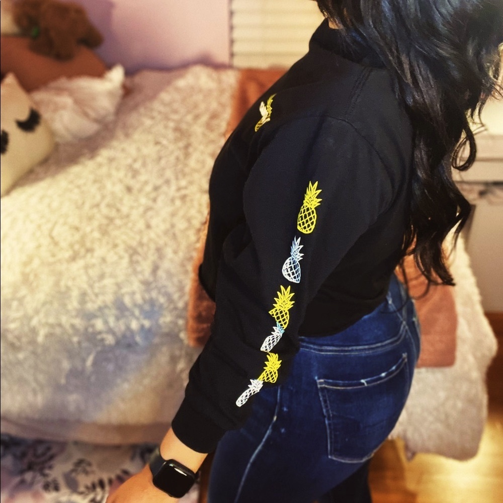 SantaCruz Black Crop Top